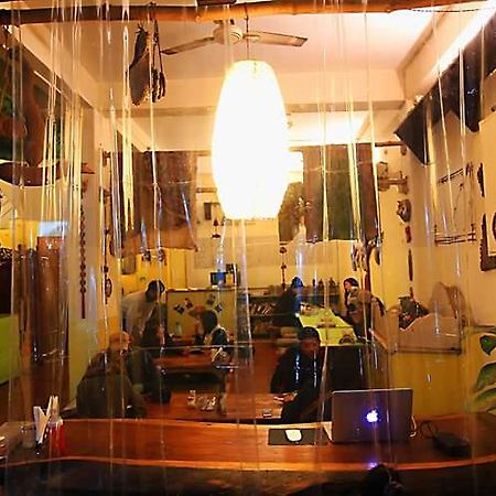 Bona Cafe Restaurant & Sala Guest House Varanasi Bagian luar foto