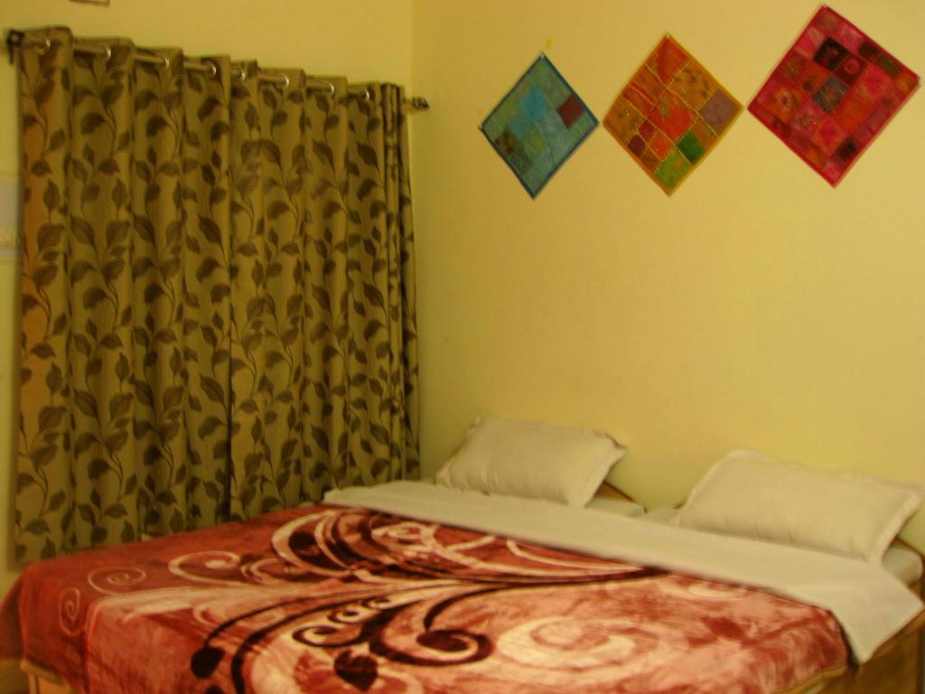 Bona Cafe Restaurant & Sala Guest House Varanasi Ruang foto