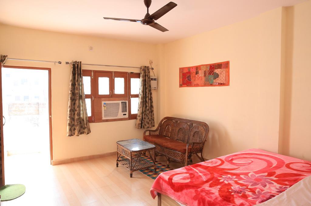 Bona Cafe Restaurant & Sala Guest House Varanasi Ruang foto